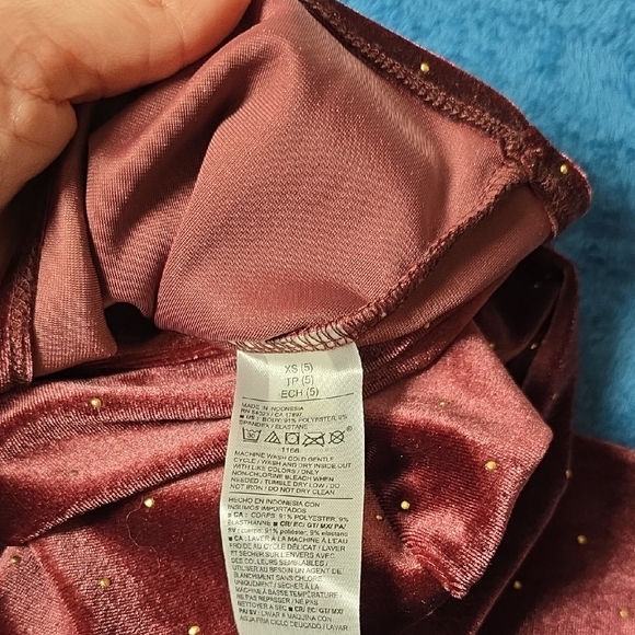 Old Navy Kids Sparkly Velvet Top G Gold Glitter Panta Set in Burgundy 5T - Picture 7 of 7